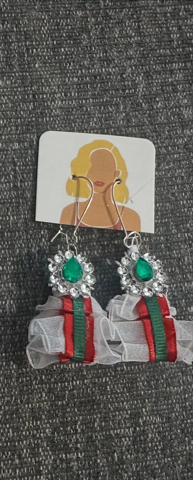 16 de Septiembre Green Teardrop Ruffle Earrings